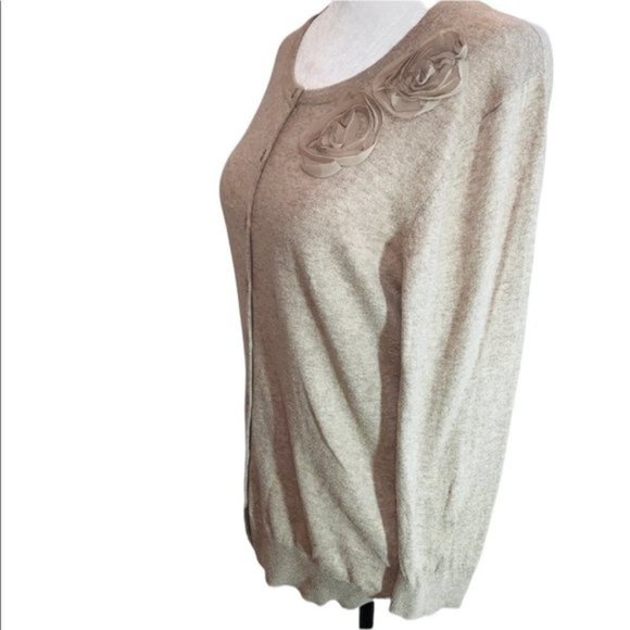 𝅺Beige Button Front Cotton Cardigan Sweater Flower Details Size S/M - Picture 3 of 8